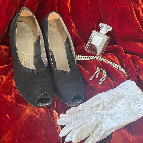 Vintage 1940’s Black Suede Pumps, 6.5/7 - Picture 6 of 6